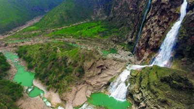 ظواهر طبيعية تحول السعودية من صحراء لشلالات وأراضي خضراء