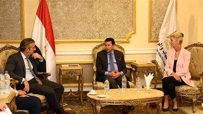 وزير الرياضة يلتقي ممثل صندوق الأمم المتحدة واليونيسف للسكان في مصر