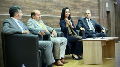 مايا مرسى تؤكد أهمية دور المرأة في مواجهة تغير المناخ