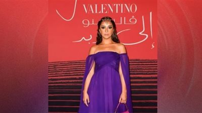 بلقيس فتحى تخطف الأنظار بموضة الكب فى حفل Diafa