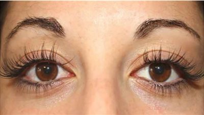 نصائح للحصول على رموش طويلة وكثيفة لملامح أكثر جاذبية