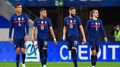 منتخب فرنسا يحشد نجومه لبدء رحلة الدفاع عن لقب المونديال