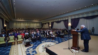 وزير السياحة يشارك في محاضرة لزاهي حواس
