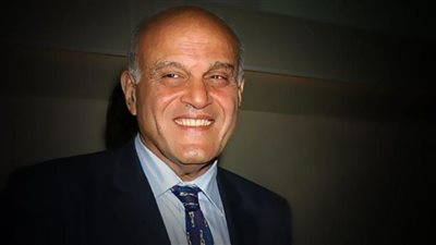 مجدي يعقوب يعتلي محاضرات الجامعة الأمريكية بإصدار أول كتاب عن سيرته