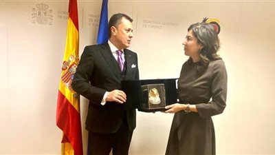 وزير السياحة  يلتقي نظيرته الاسبانية خلال مشاركته في المعرض السياحي الدولي FITUR 2023