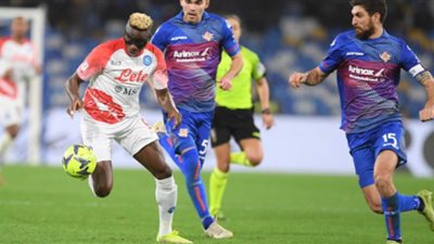 كريمونيزي يفسد احتفالات نابولي بعيد الحب ويطيح به من كأس إيطاليا