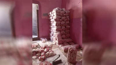 ضبط دقيق وسكر تمويني قبل بيعه في السوق السوداء بقنا