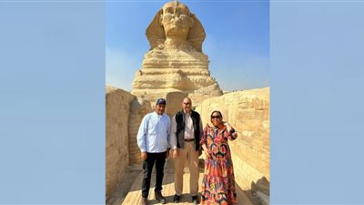 ملك تونجا يزور منطقة أهرامات الجيزة