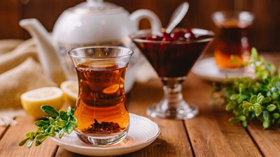 يؤخر من مظاهر الشيخوخة.. أفضل طريقة لعمل الشاي