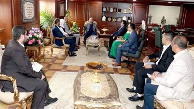 محافظ بني سويف يلتقى أعضاء من الوحدة المركزية لمبادرة 