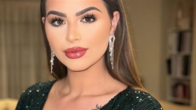 هنادي مهنا تتألق بالفوشيا الفاقع