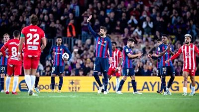 برشلونة يضرب ألميريا بثنائية ويستعيد صدارة الدوري الإسباني