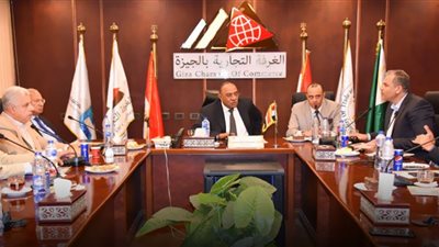 رئيس تجارية الجيزة يلتقي بكبار مربي ومنتجي الدواجن والبيض لتثبيت الأسعار