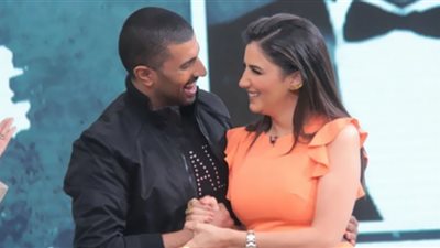 مي عمر تخطف الأنظار فى أحضان محمد سامى (شاهد)