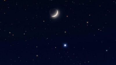 القمر يجاور نجم مميز الليلة.. انظر للسماء