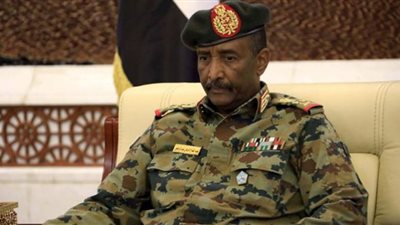 البرهان يطالب القوى السياسية بالجلوس للتفاوض من دون شروط