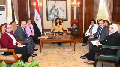 وزيرة الهجرة تلتقي الدكتور حمدي عوض الأستاذ بقسم التخدير في مركز ويكسنر بالولايات المتحدة