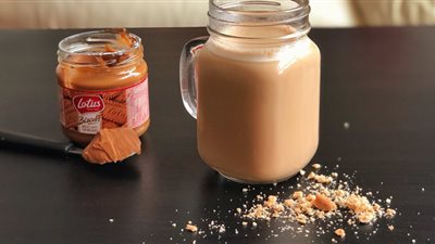 طريقة عمل قهوة باللوتس لكسر الروتين