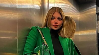 ياسمين الخطيب تعتمد الأسود القصير في المطبخ