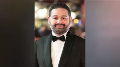 أمير شاهين يهنئ أحمد فهمي بعيد ميلاده (شاهد)