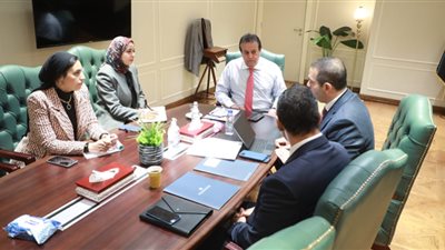عبدالغفار يبحث مع ممثلي صندوق 