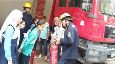 رجال الإطفاء يشرحون مبادئ مواجهة الحريق لتلاميذ المعاهد الأزهرية