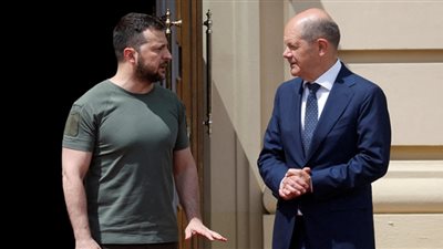 زيلينسكي ينتقد ألمانيا لترددها في إرسال الدبابات