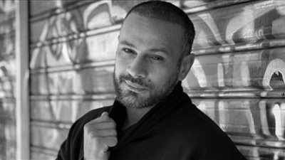 محمد عطية يروج لاحدث أغانية 