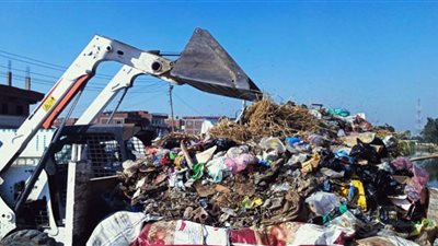 الإسماعيلية تواصل أعمال النظافة اليومية وصيانة أعمدة الإنارة بالتل الكبير