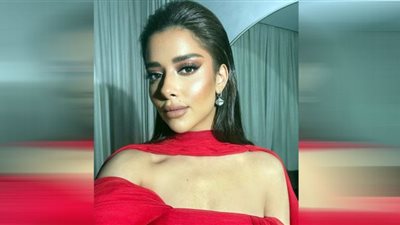 بلقيس فتحي تهوس جمهورها بفستان مطرز بالورود| صور