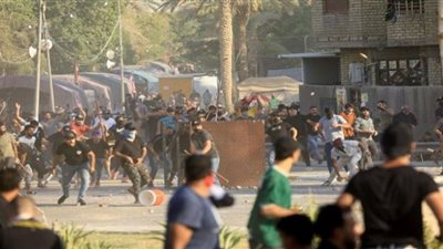 قتلى ومصابون في اشتباكات عنيفة جنوب العراق.. شاهد