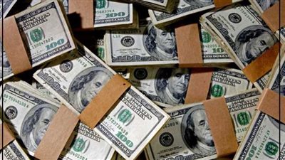 القبض على 4 أشخاص يتاجرون في العملة بالسوق السوداء