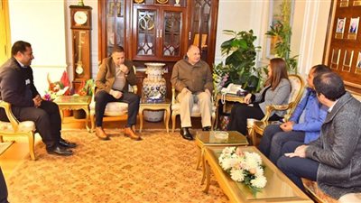 محافظ أسيوط يلتقي وفد منظمة العمل الدولية لمناقشة سبل تنفيذ برنامج فرصة