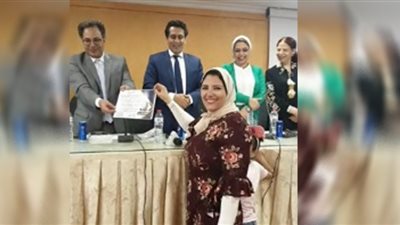 تكريم الزميلة سمية عبدالمنعم في مسابقة روزاليوسف