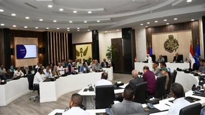 محافظ أسوان: مهلة أسبوع لرؤساء ومسئولى الوحدات المحلية لإزالة المخالفات