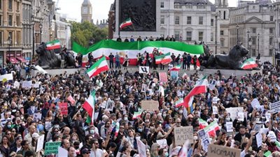 السلطات الإيرانية تنشر قواتها بالمدن وتحاصر مسجدًا خوفًا من الاحتجاجات بعد الصلاة