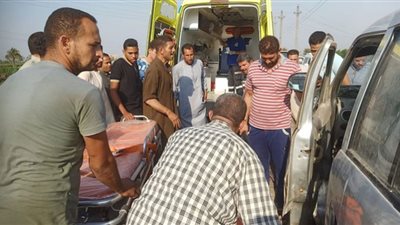 إصابة 6 أشخاص من أسرة واحدة في تصادم سيارتين بطريق إهناسيا ببني سويف