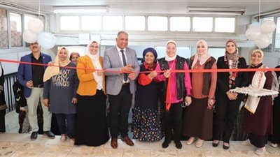 نائب رئيس جامعة الأزهر يفتتح معرض مجاني للملابس بكلية طب البنات