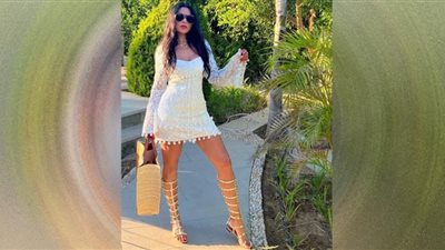 هيفاء وهبى تخطف الأنظار بهوت شورت وعقد ألماس