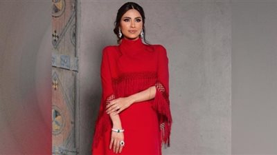 إلهام على.. فراشة ساحرة فى بستان الزهور