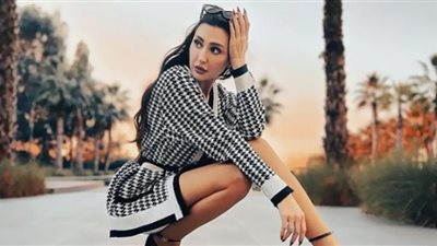 جيسي عبدو تخطف الأنظار بفستان مثير (صور)