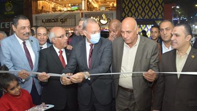 محافظ القليوبية يفتتح معرضين للسلع الغذائية بمدينتي بنها وحي غرب شبرا