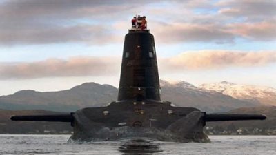 غواصة نووية بريطانية تتوقف عن تنفيذ مهمة سرية
