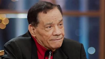 حلمي بكر على فراش المرض في العناية المركزة