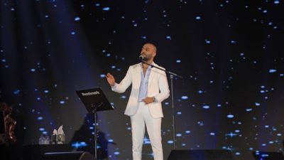 تامر عاشوريُطرب جمهور جدة لـ 3 ساعات متواصلة (صور)