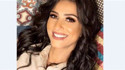 حنان مطاوع تستعرض أنوثتها بالأسود في صاحبة السعادة| صور