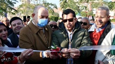 وزير الرياضة يفتتح مجمع حمامات السباحة بمركز شباب المعصرة