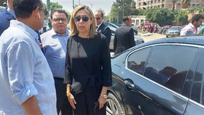 وزيرة الثقافة تصل جنازة المخرج علي عبدالخالق