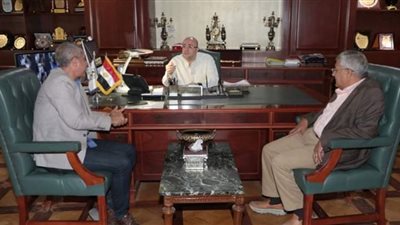 محافظ بني سويف: لجنة برئاسة التفتيش وعضوية الصحة والنقابة لبحث شكاوى الأطباء