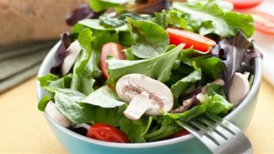 جددي أطباقك وحضري سلطة الجرجير بخل البلسمك